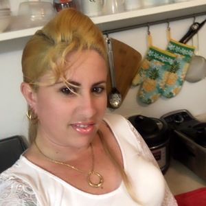 Meet your Posher, Vivian  dolores